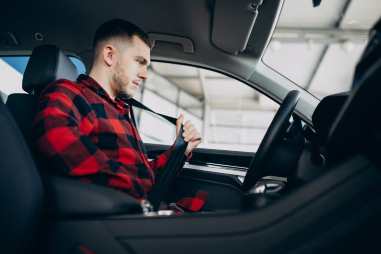 Read more about the article Jak prawidłowo ustawić fotel kierowcy w samochodzie?